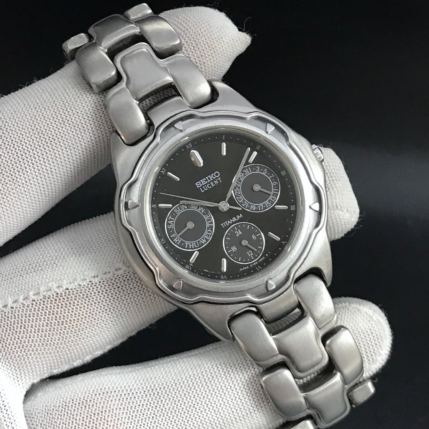 Vintage Seiko Lucent Titanium Triple Calendar Japan Men's Quartz Watch 5Y89-1000