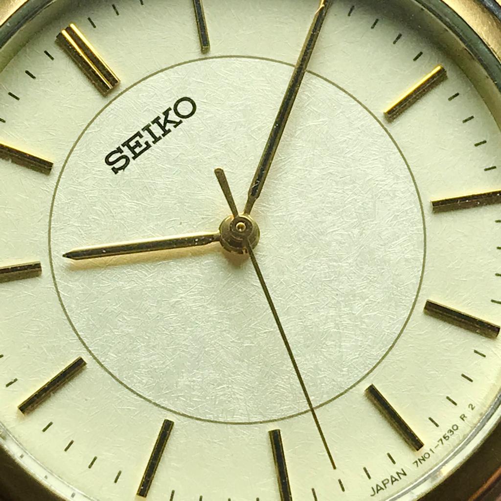 Vintage Seiko Two Tone Textured Dial Japan Made Men Quartz Watch 7N01-7140