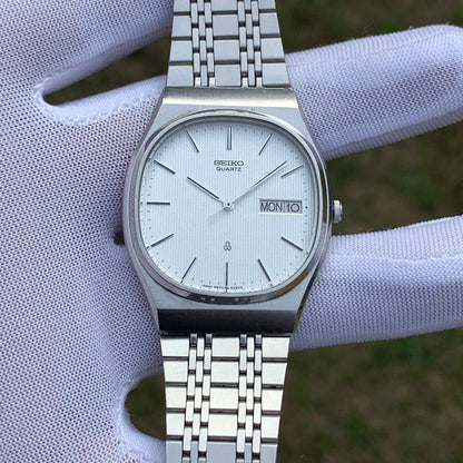 Vintage Seiko JDM Linen Textured Dial Japan Made Men's Quartz Watch 5933-5090